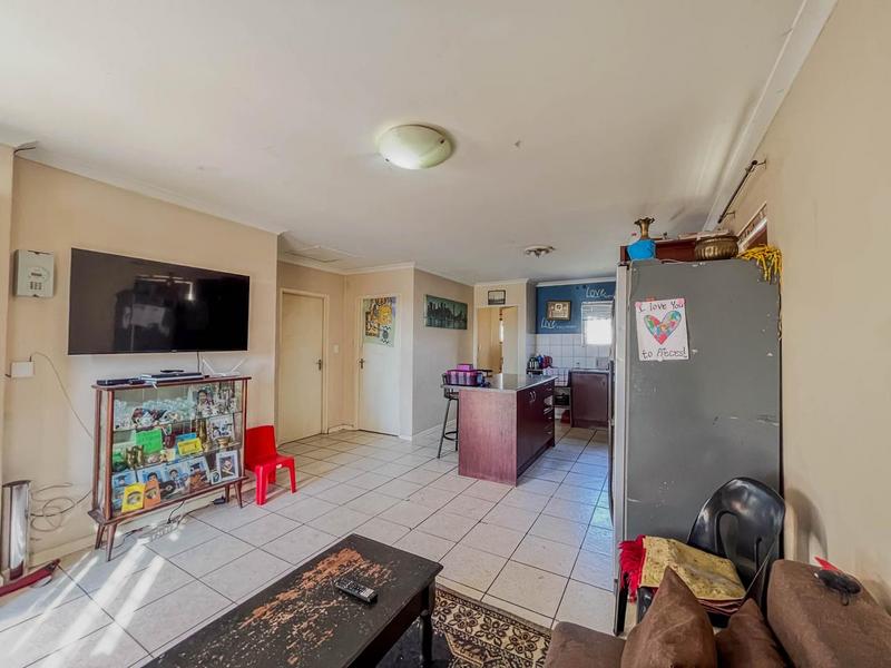 3 Bedroom Property for Sale in Pelikan Park Western Cape